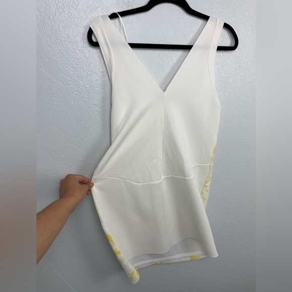 Zara Collection W/B Shift Keyhole Mini Dress White/ Yellow Palm Tree size Medium - Picture 8 of 8